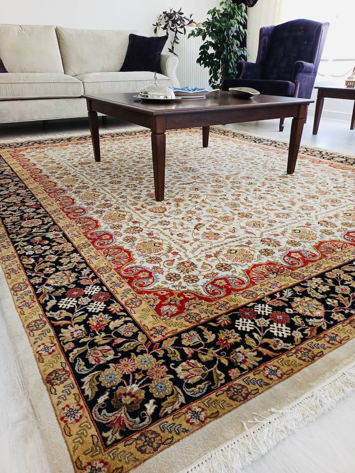 Ushak Rugs: Ottoman Grandeur Woven in Wool