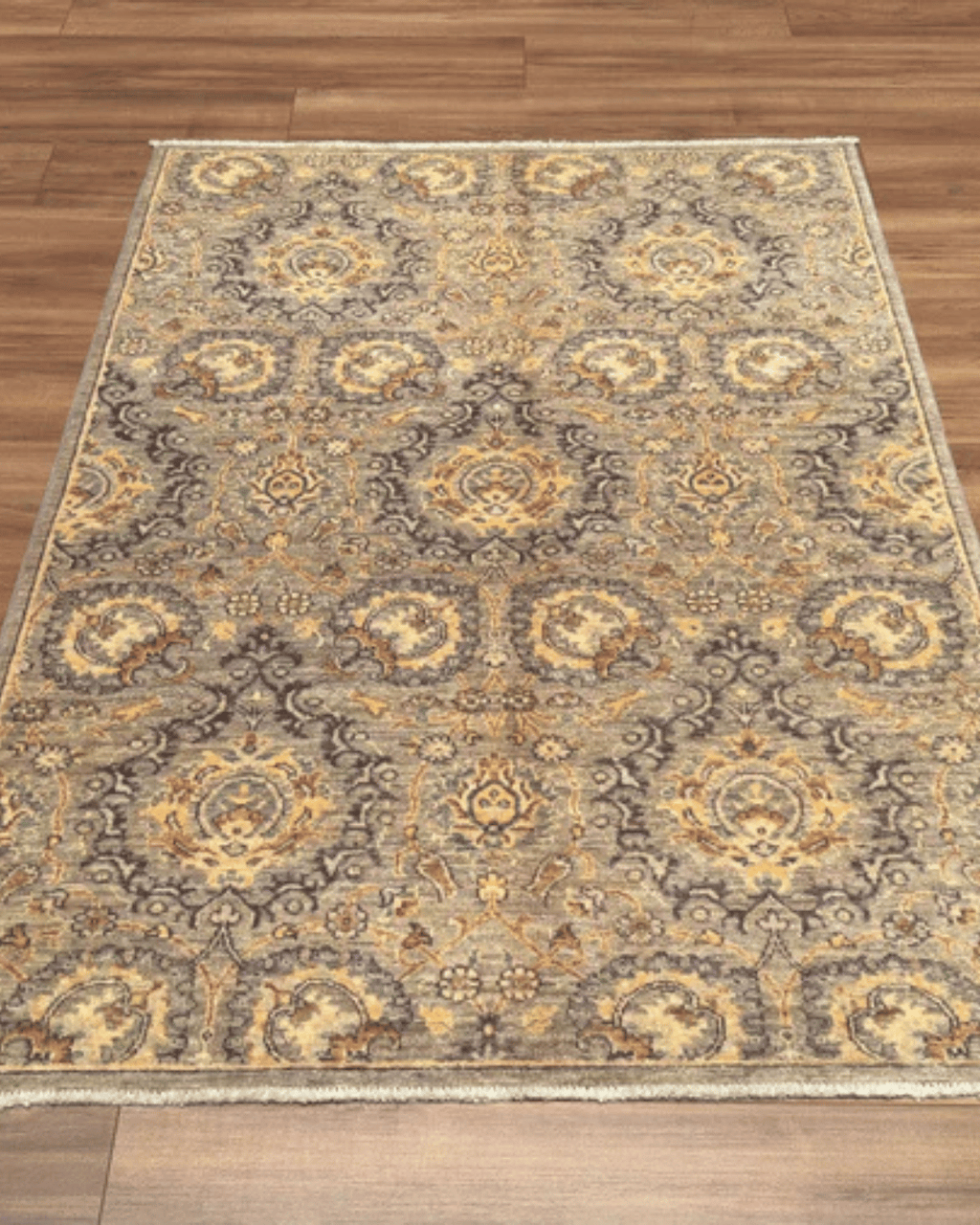 Ushak Hand-Knotted Wool Rug 4' x 6'