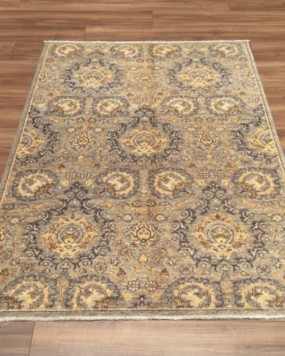Ushak Hand-Knotted Wool Rug 4' x 6'
