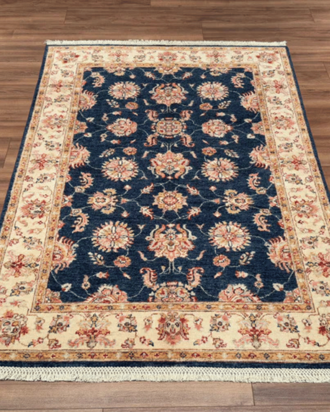 Ushak Hand-Knotted Wool Rug 4' x 6'