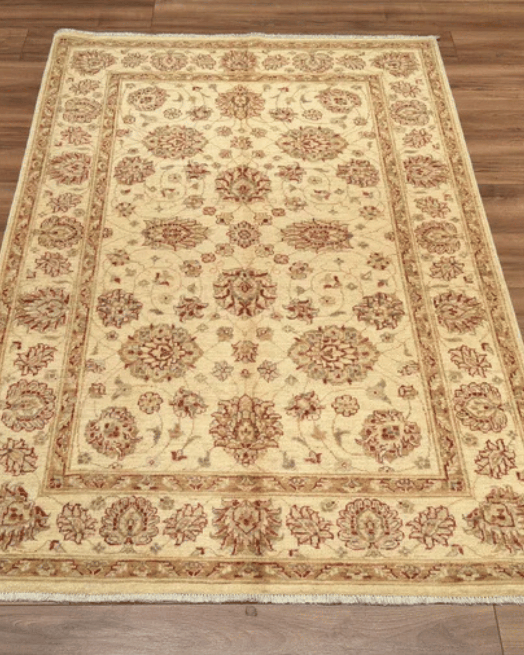 Ushak Hand-Knotted Wool Rug 4' x 6'