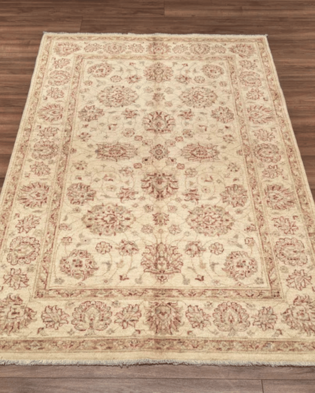 Ushak Hand-Knotted Wool Rug 4' x 6'
