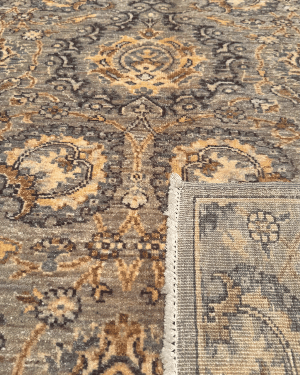 Ushak Hand-Knotted Wool Rug 4' x 6'