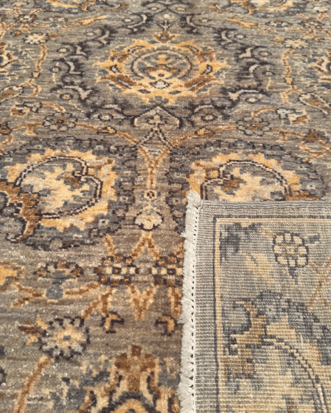 Ushak Hand-Knotted Wool Rug 4' x 6'