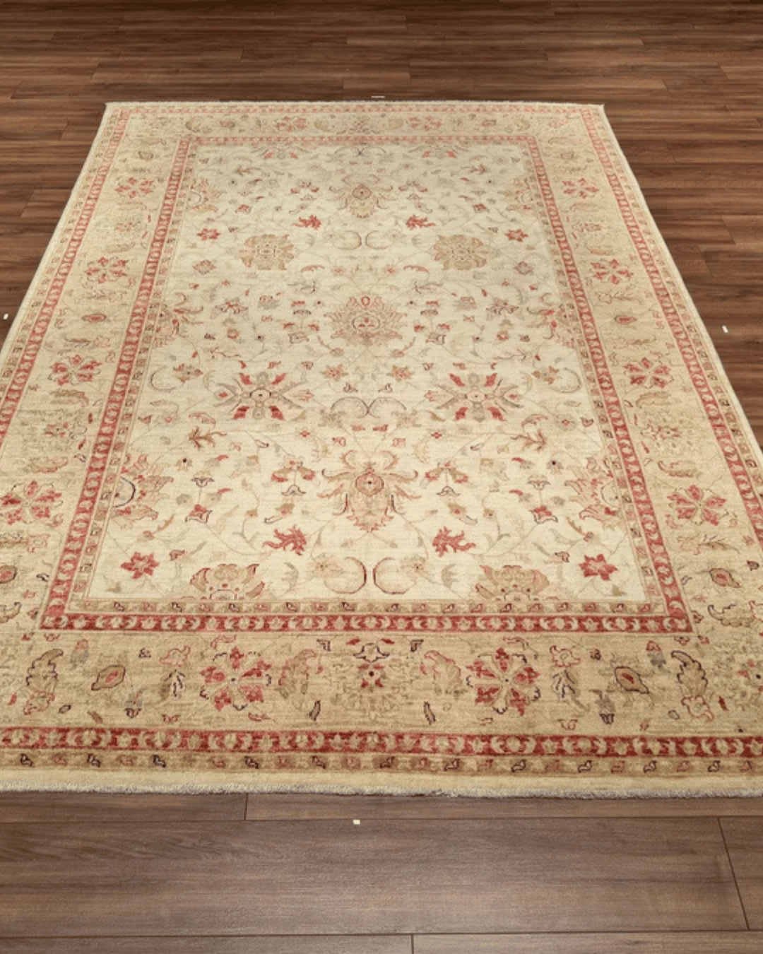 Ushak Hand-Knotted Wool Rug 7' x 10'