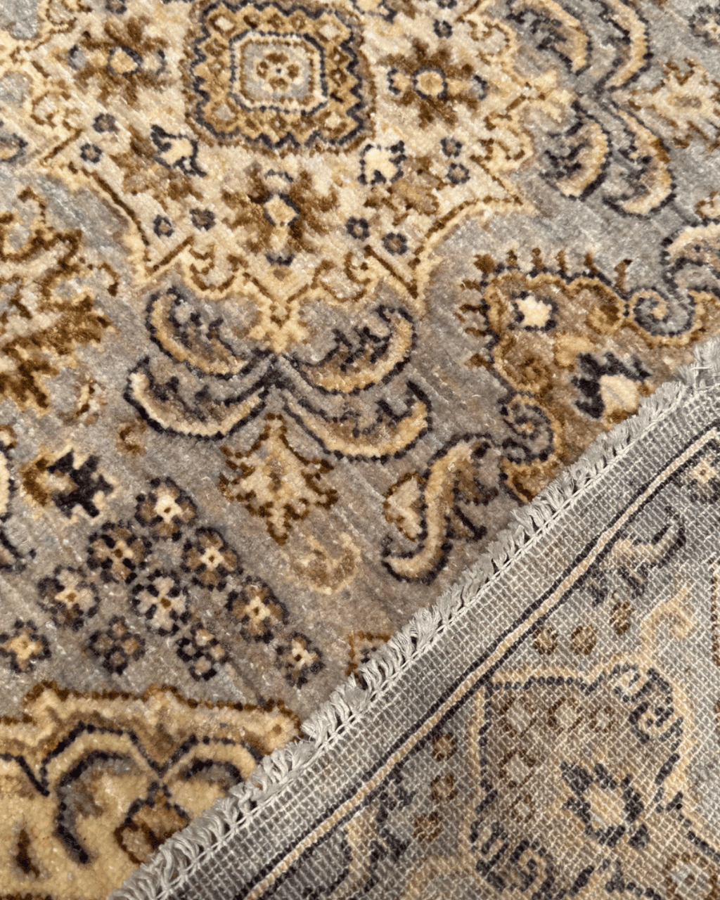 Ushak Hand-Knotted Wool Rug 3' x 5'