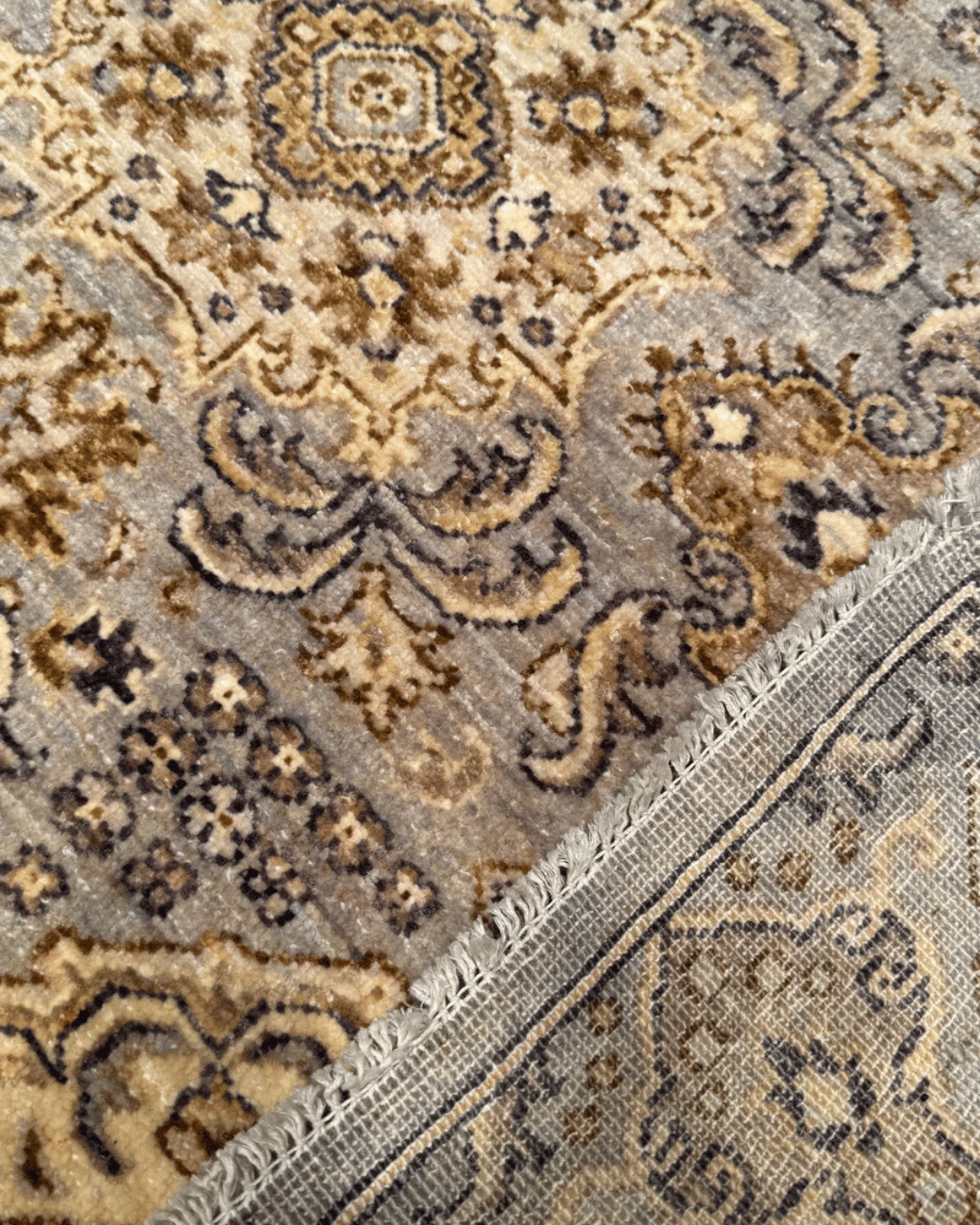 Ushak Hand-Knotted Wool Rug 3' x 5'