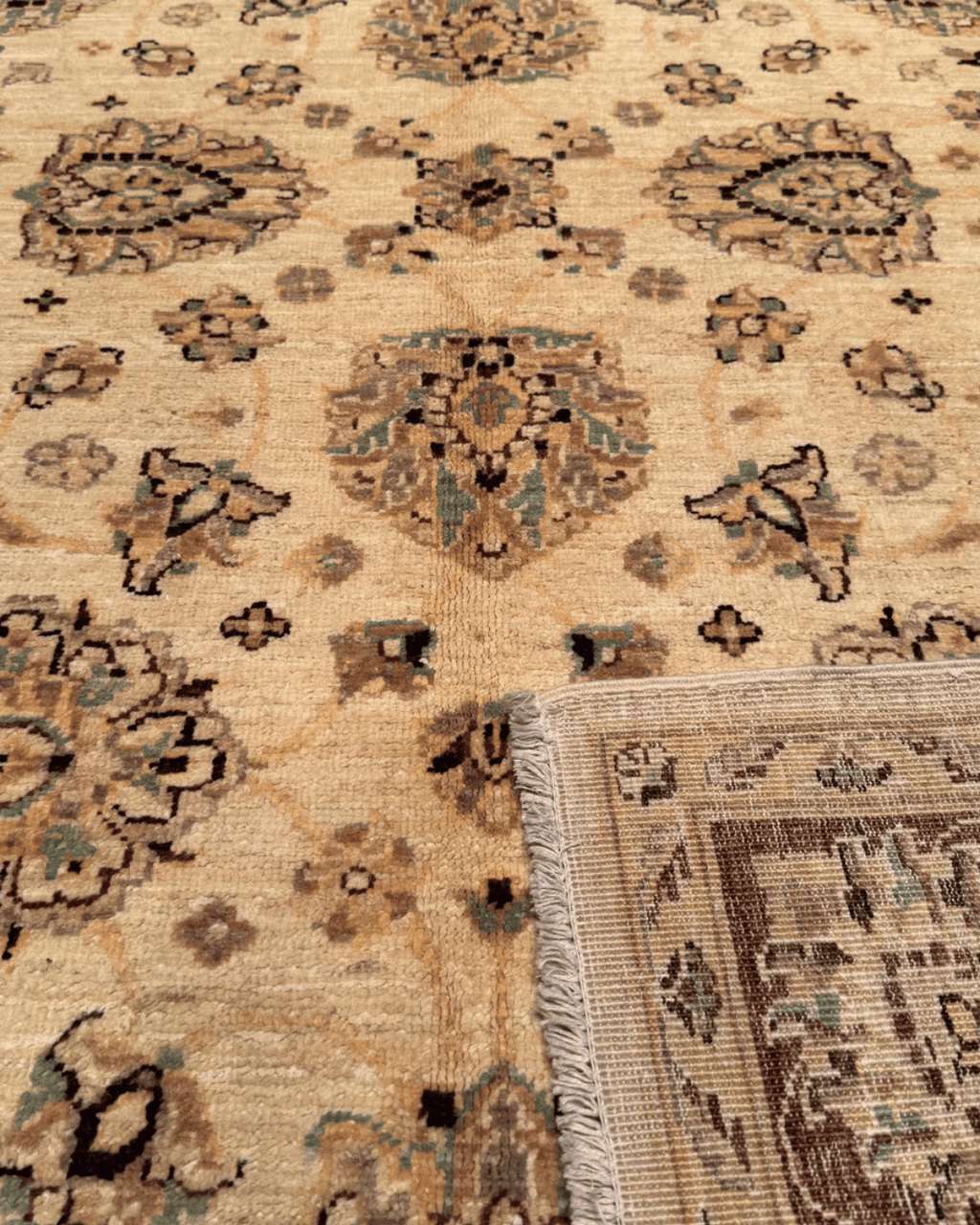Ushak Hand-Knotted Wool Rug 4' x 6'