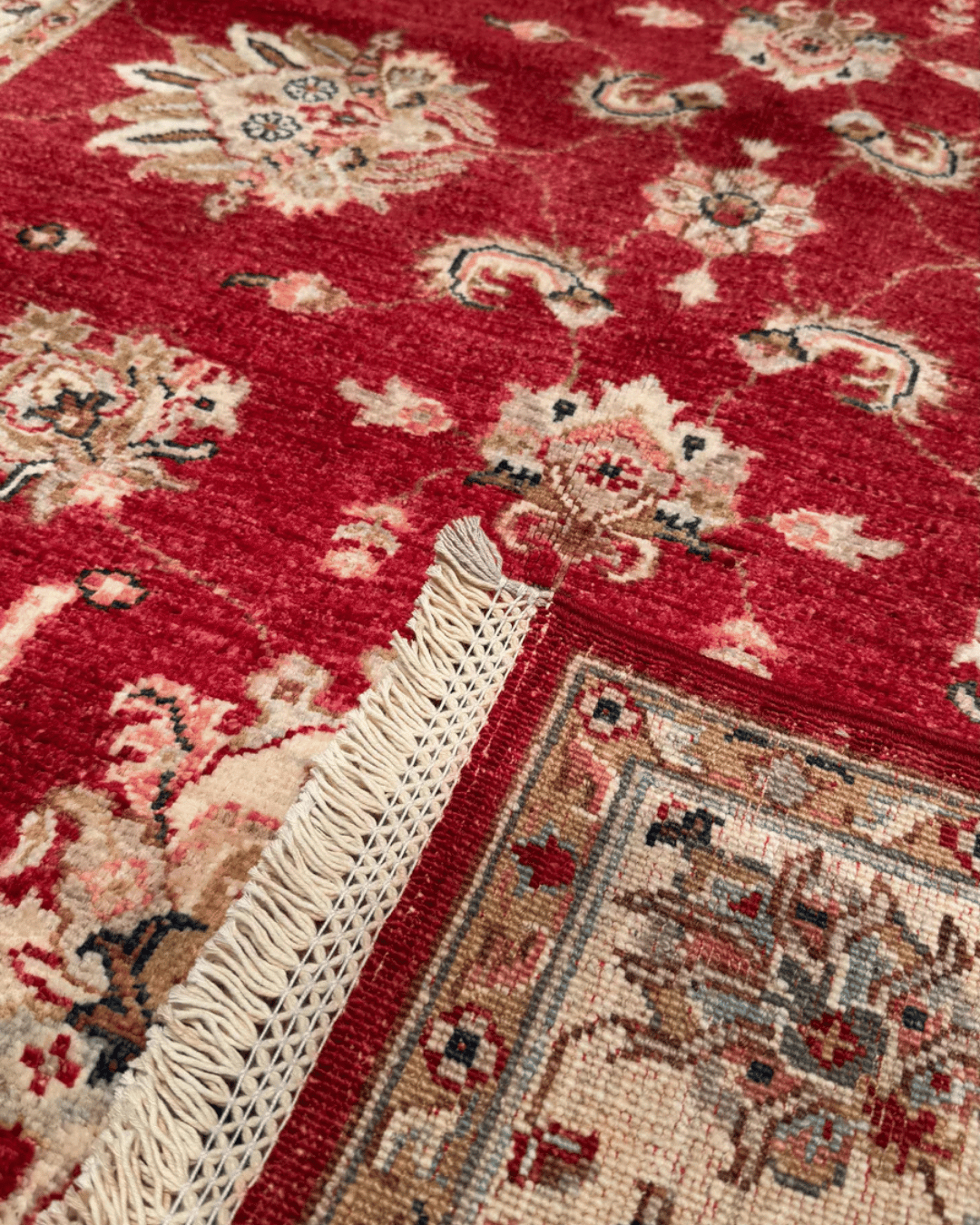 Ushak Hand-Knotted Wool Rug 4' x 6'