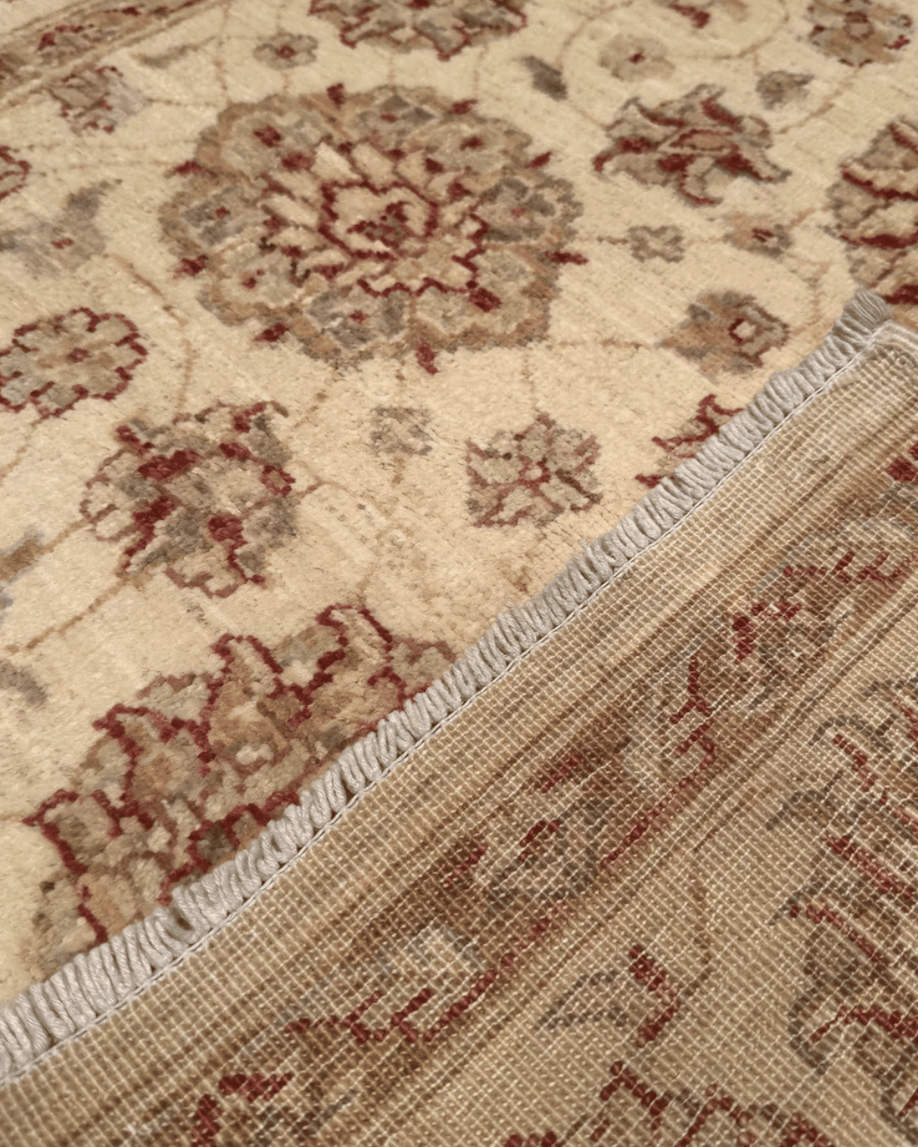 Ushak Hand-Knotted Wool Rug 4' x 6'