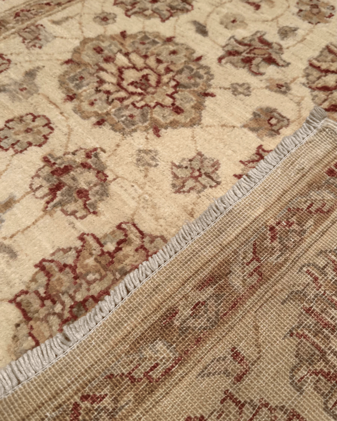 Ushak Hand-Knotted Wool Rug 4' x 6'