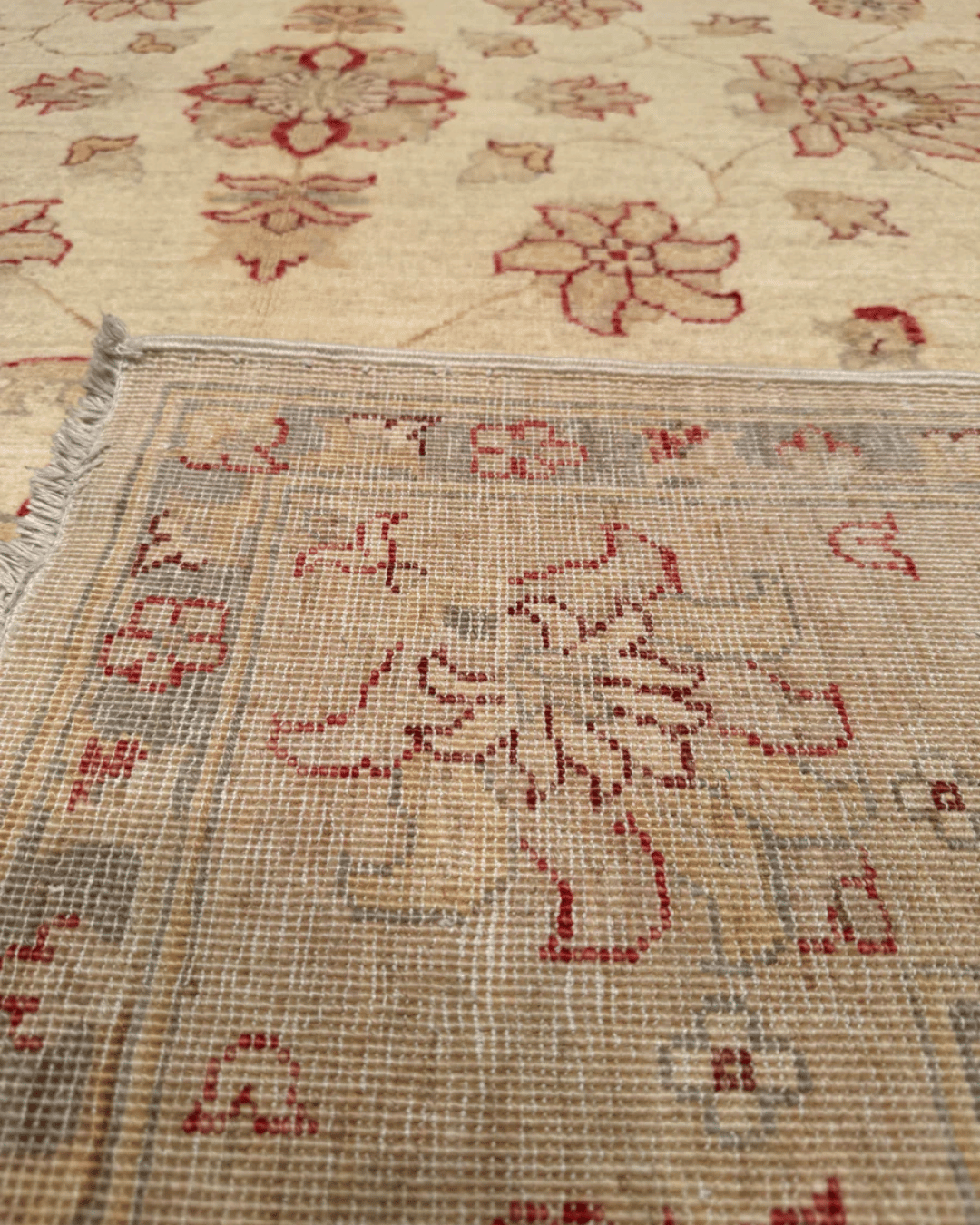 Ushak Hand-Knotted Wool Rug 6' x 8'