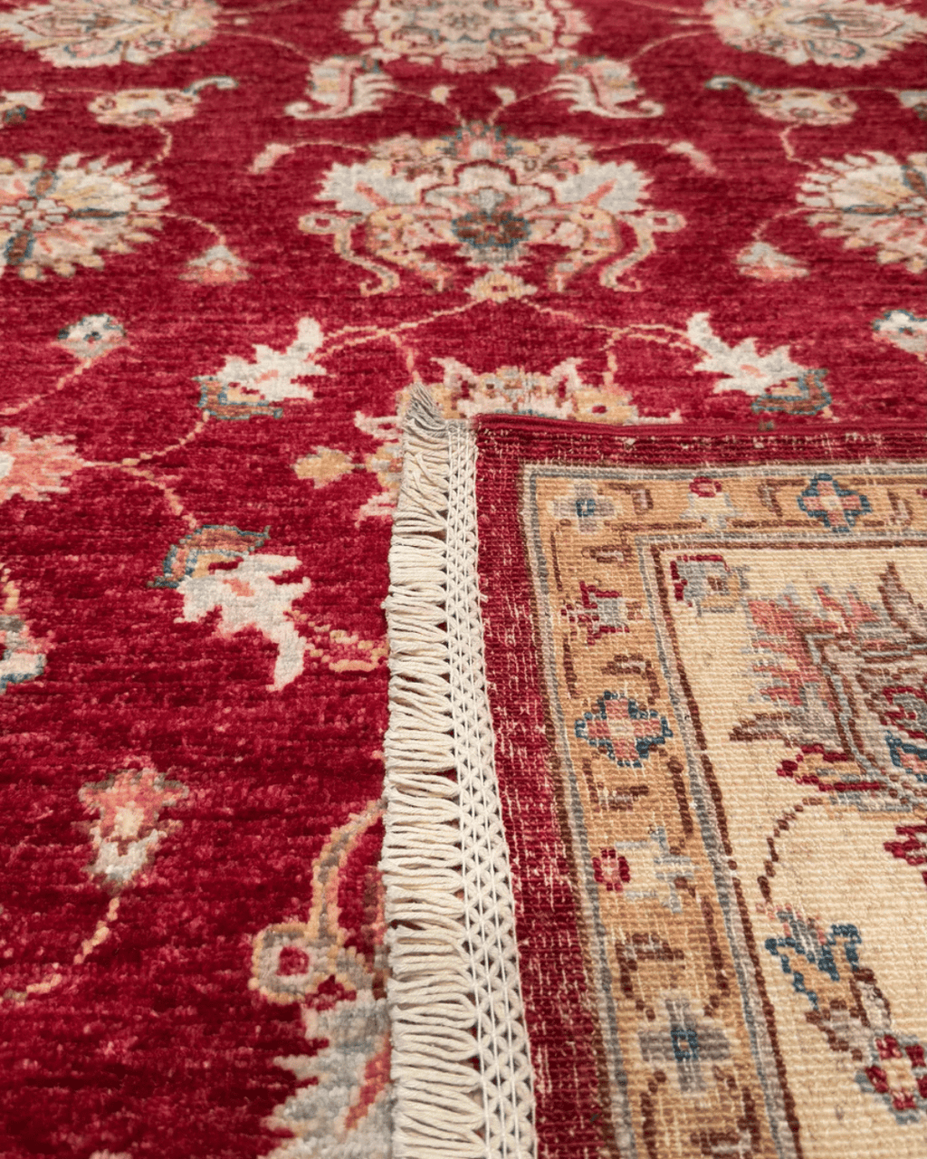Ushak Hand-Knotted Wool Rug 5' x 7'