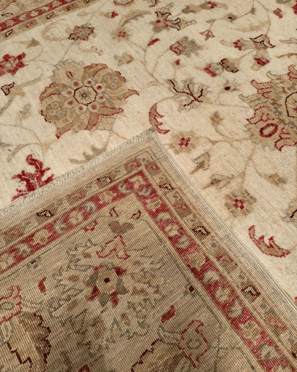 Ushak Hand-Knotted Wool Rug 7' x 10'