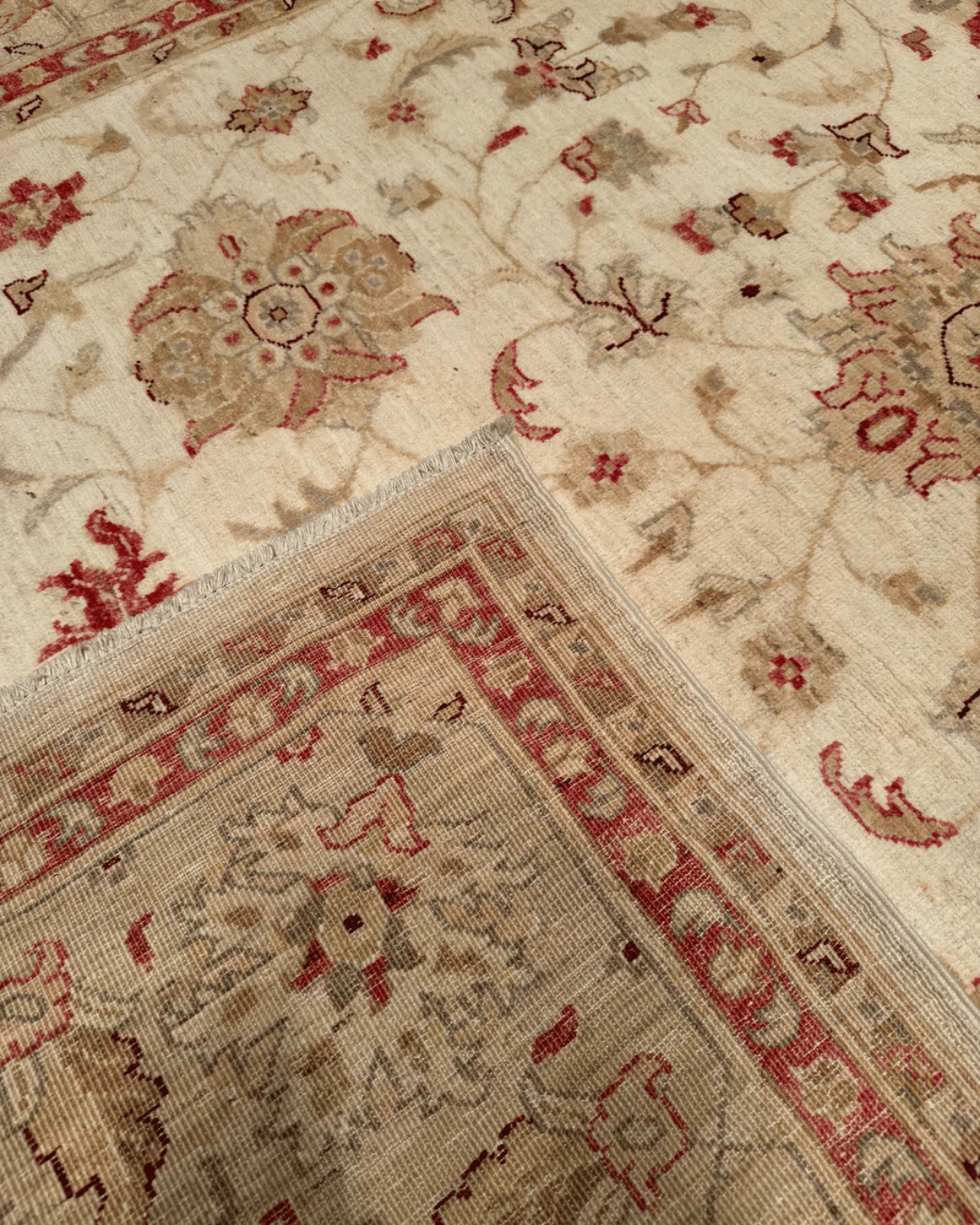 Ushak Hand-Knotted Wool Rug 7' x 10'