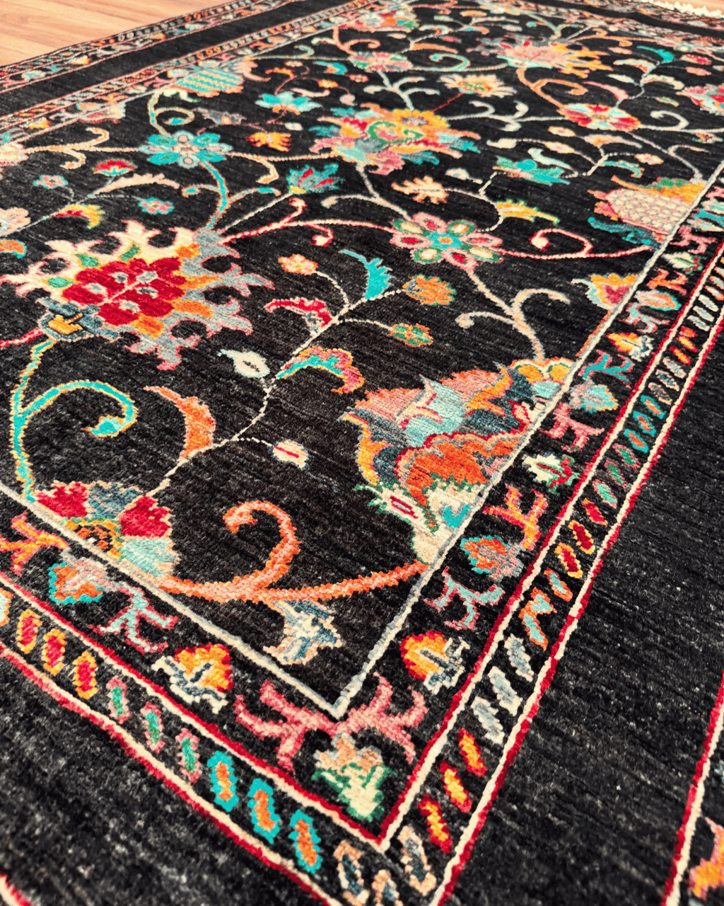 Sultani Hand-Knotted Wool Rug 4' 1" x 6'