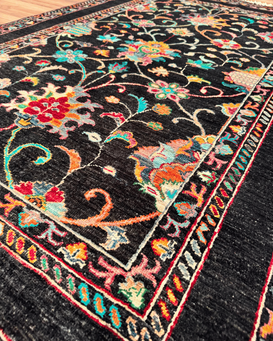 Sultani Hand-Knotted Wool Rug 4' 1" x 6'