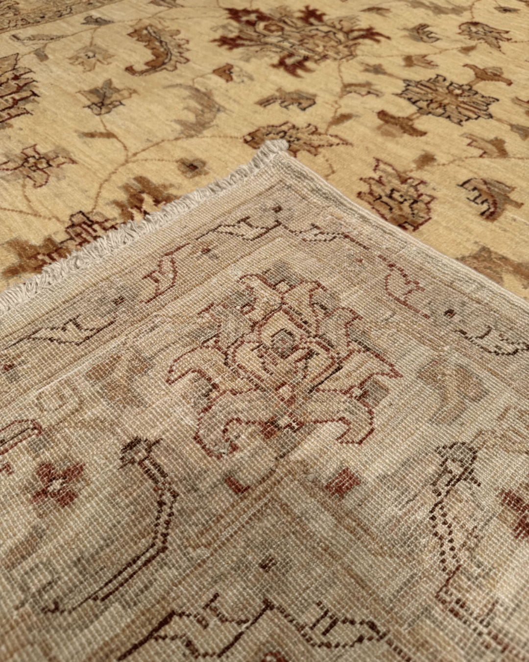 Ushak Hand-Knotted Wool Rug 6' x 8'