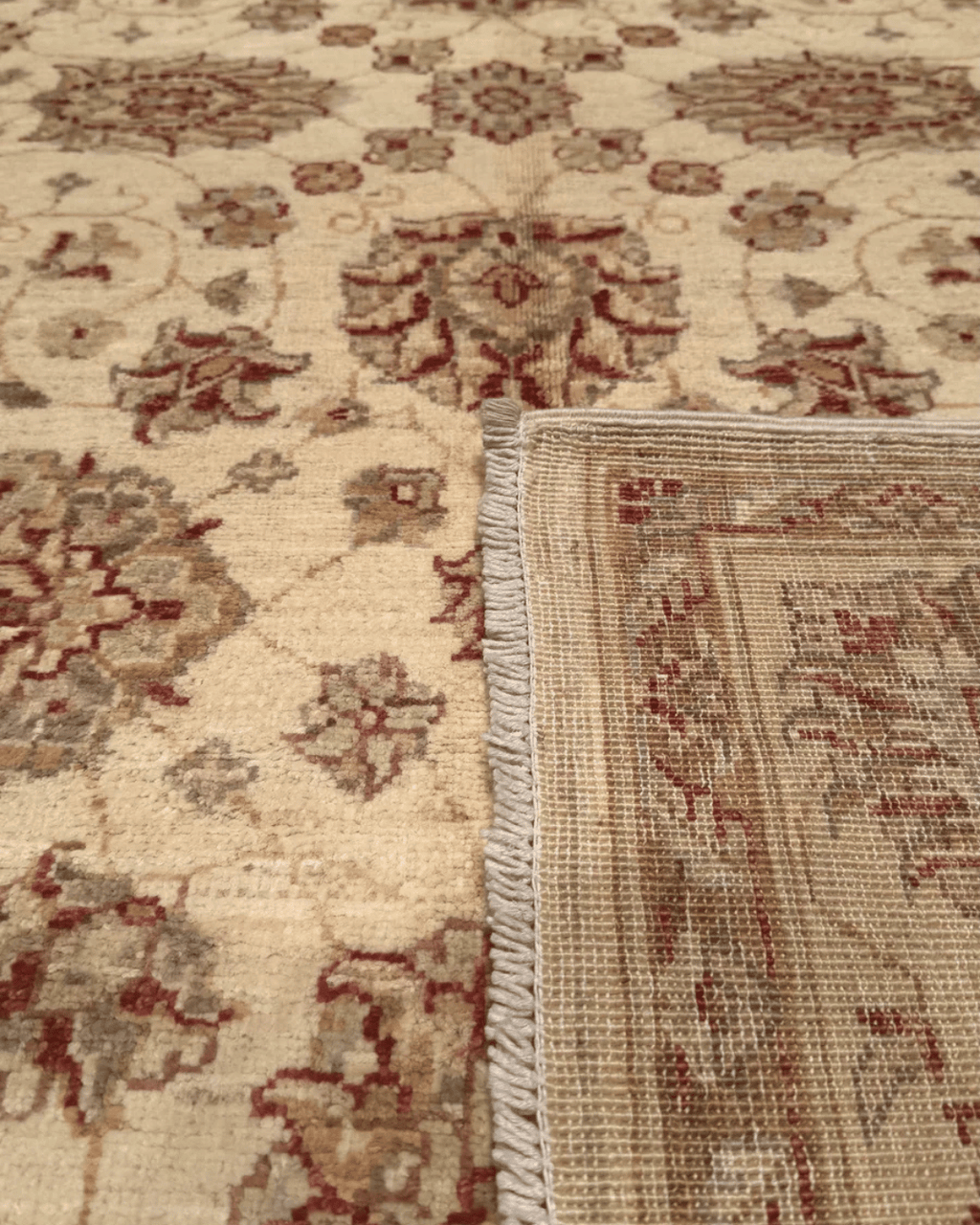 Ushak Hand-Knotted Wool Rug 4' x 6'