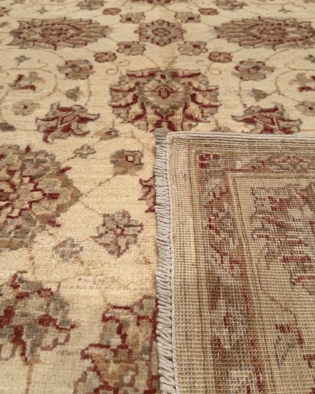 Ushak Hand-Knotted Wool Rug 4' x 6'