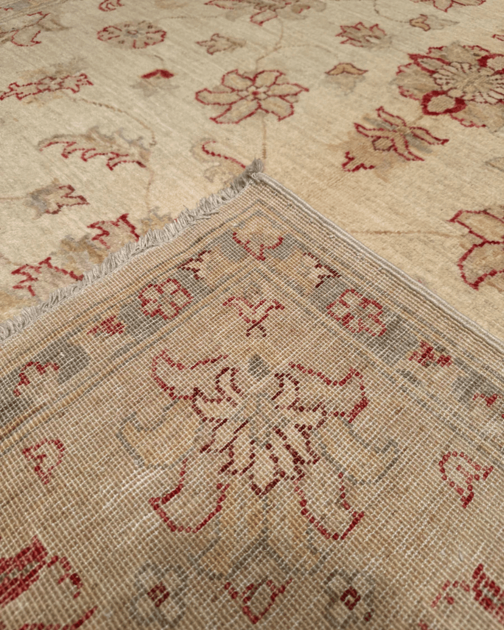 Ushak Hand-Knotted Wool Rug 6' x 8'