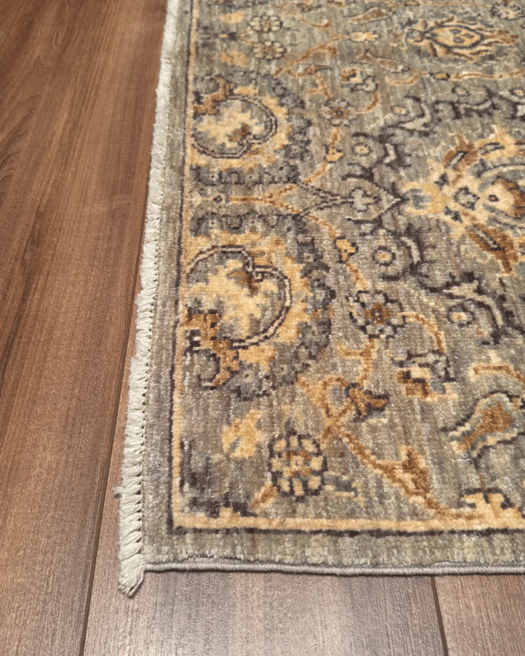 Ushak Hand-Knotted Wool Rug 4' x 6'