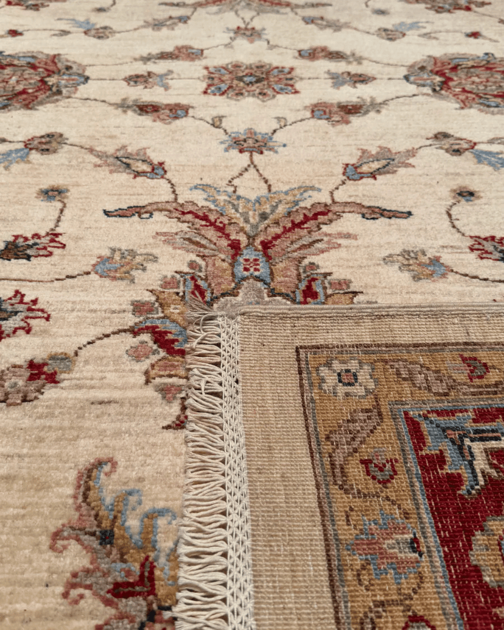Ushak Hand-Knotted Wool Rug 7' x 10'