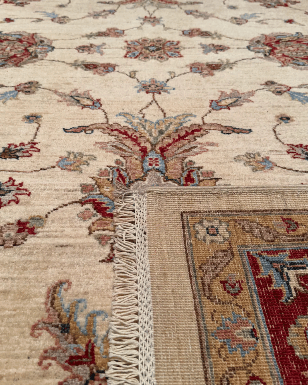 Ushak Hand-Knotted Wool Rug 7' x 10'