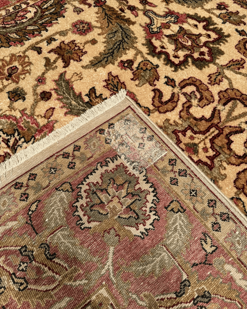 Ushak Hand-Knotted Wool Rug 6' x 9'