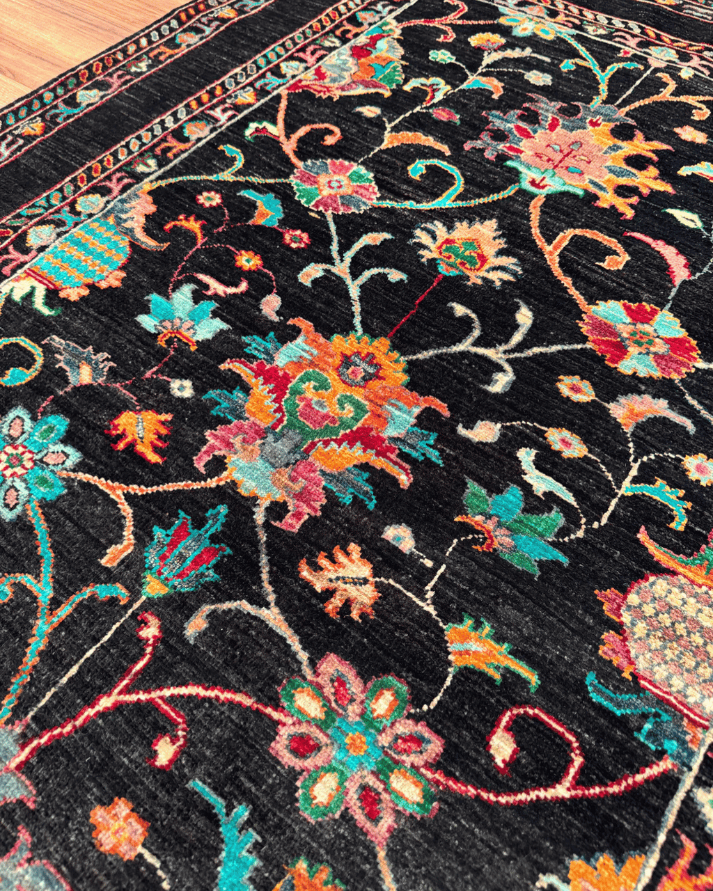 Sultani Hand-Knotted Wool Rug 4' 1" x 6'