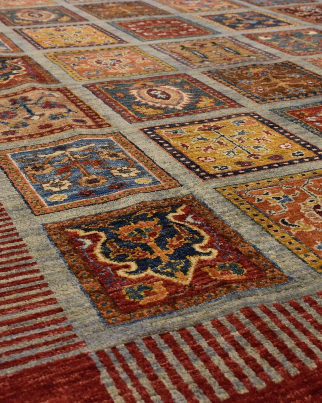 Veziri Hand-Knotted Wool Rug 173x237cm | 6x8ft