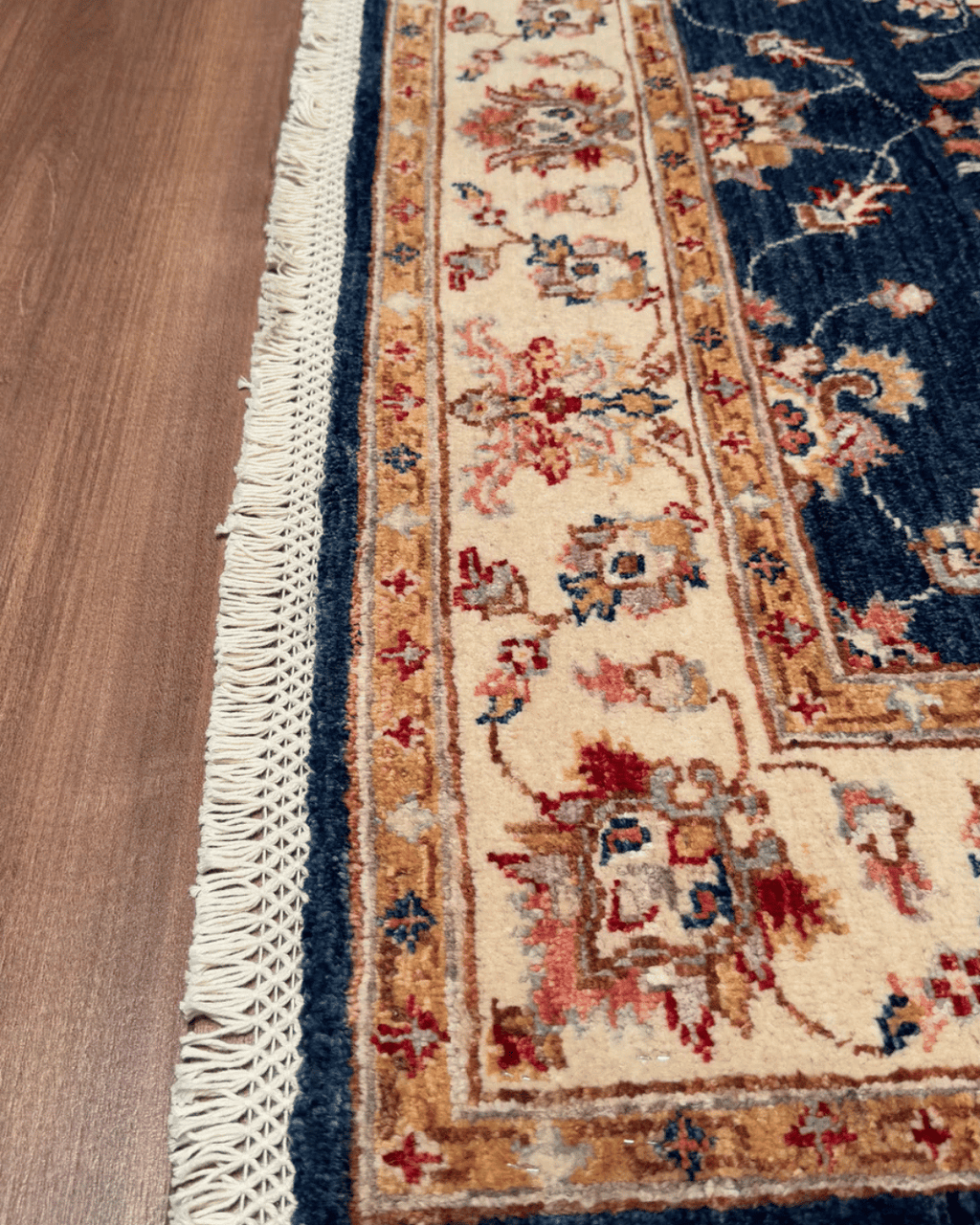 Ushak Hand-Knotted Wool Rug 4' x 6'