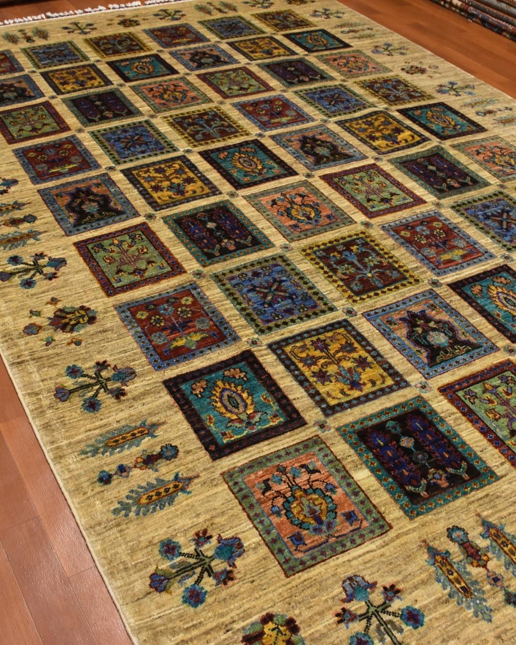 Sultani Hand-Knotted Wool Rug 5' 54" x 8'