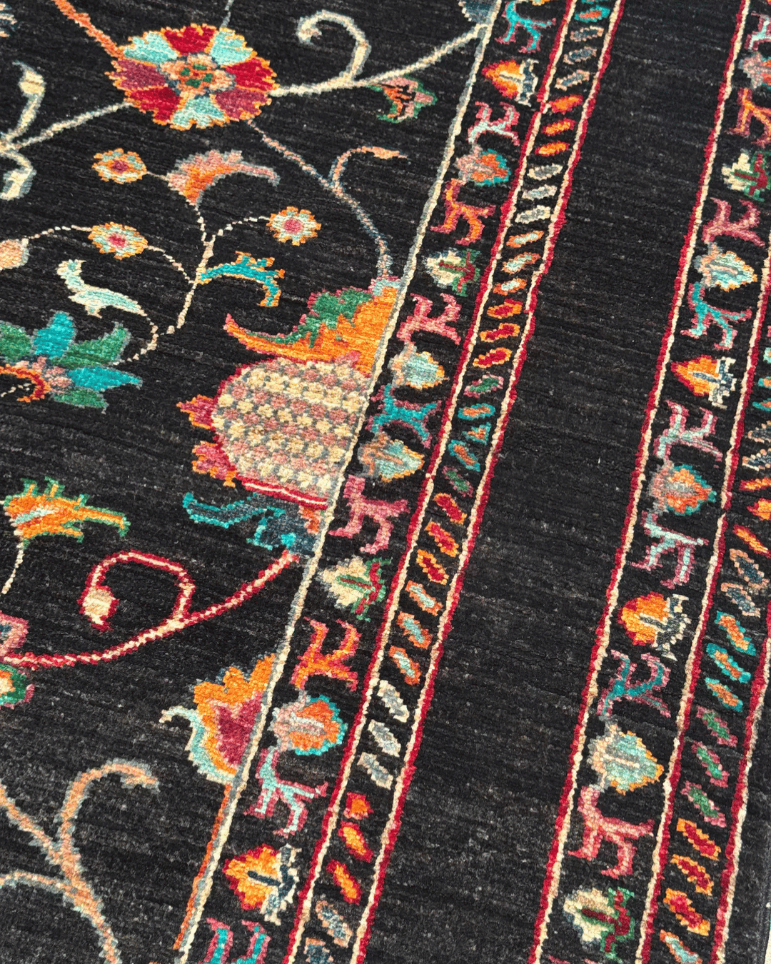 Sultani Hand-Knotted Wool Rug 4' 1" x 6'