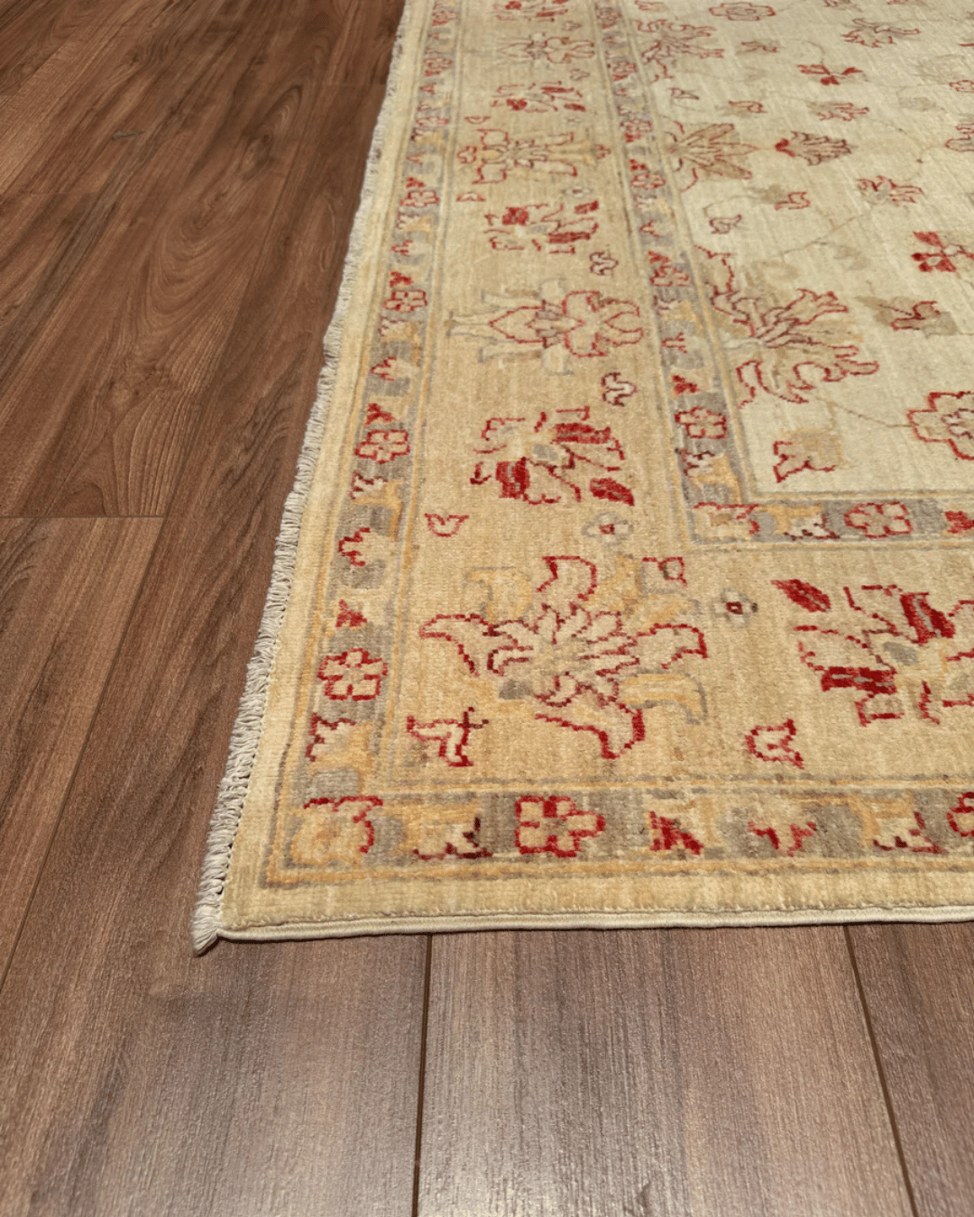 Ushak Hand-Knotted Wool Rug 6' x 8'