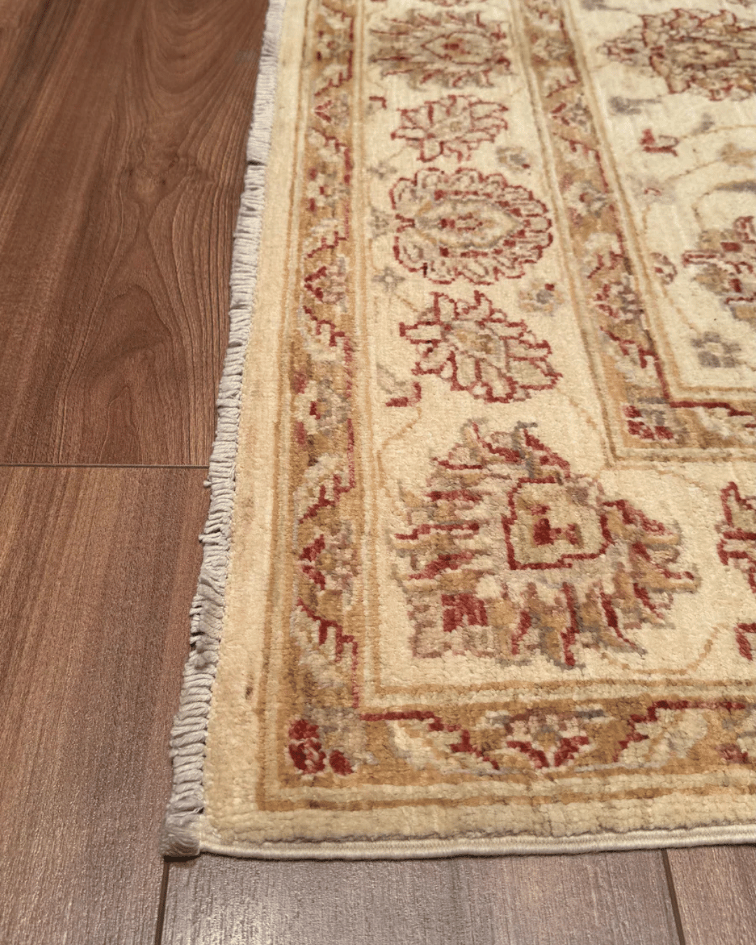Ushak Hand-Knotted Wool Rug 4' x 6'